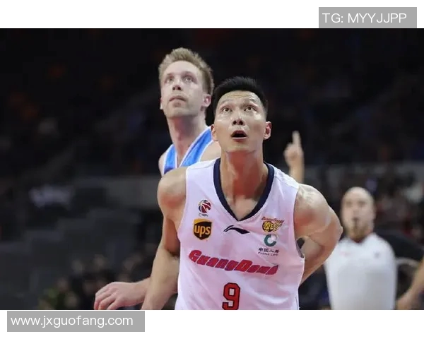 广州篮球队战术创新引领潮流助力球队崛起成就新辉煌